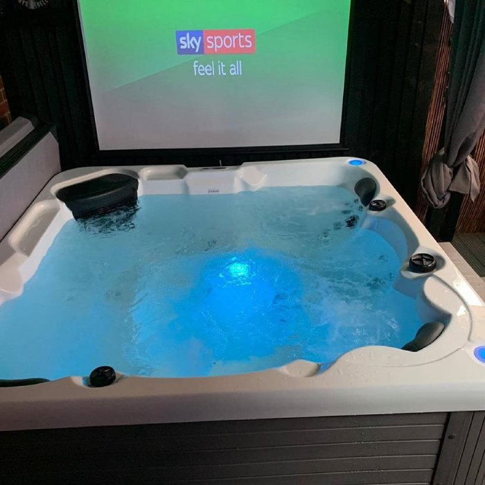 Trident Hot Tub 13AMP Plug and Play 5 seater 2000 x 2000 x 900mm 6 Trident Hot Tub 13AMP Plug and Play 5 seater 2000 x 2000 x 900mm - Image 6